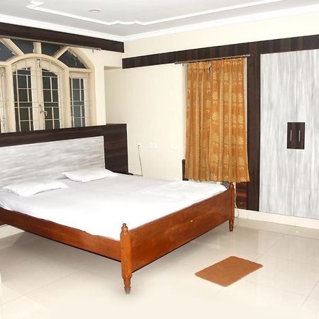 Hotel Trinath Nayagarh Bagian luar foto